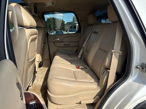 Used 2011 Cadillac Escalade 4WD Hybrid image 48