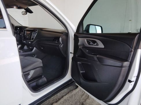 Used 2021 Chevrolet Traverse LS FWD image 10