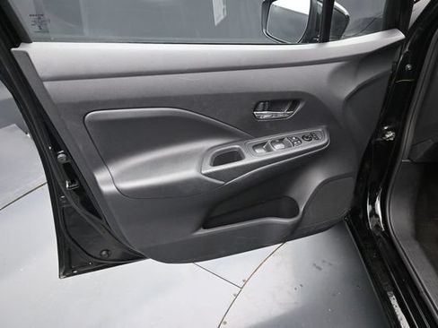Used 2025 Nissan Versa SV FWD image 13