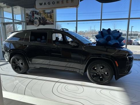 Used 2025 Jeep Wagoneer S Launch Edition image 5