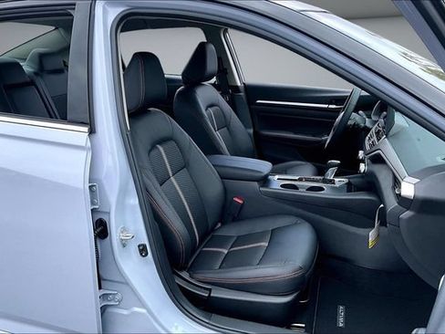 New 2026 Nissan Altima 2.5 SR FWD image 11