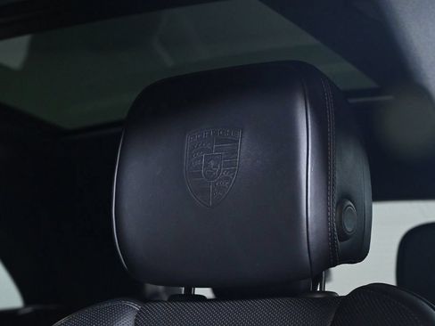 Certified 2018 Porsche Macan S AWD/4WD image 23