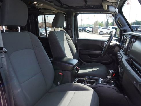 Used 2021 Jeep Gladiator Sport AWD/4WD image 31