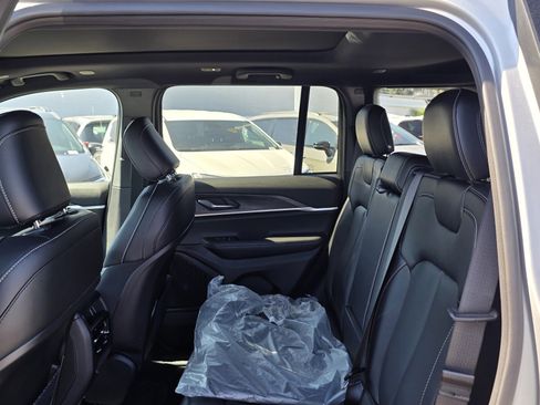 New 2025 Jeep Grand Cherokee Limited image 13