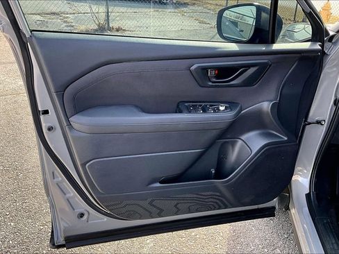 Used 2025 Subaru Forester Premium image 24