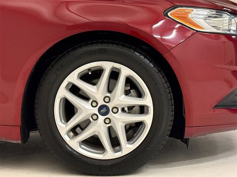 Used 2015 Ford Fusion SE image 7