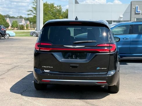 Used 2023 Chrysler Pacifica Touring-L FWD image 35