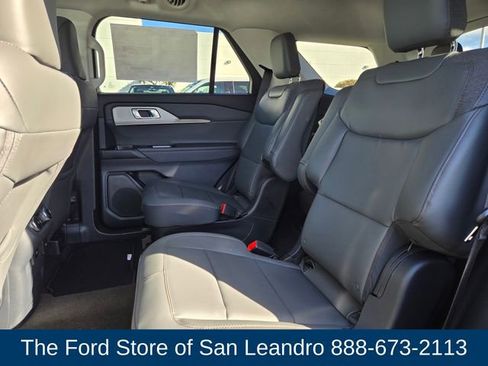 New 2026 Ford Explorer Active w/ Active Comfort Package image 10