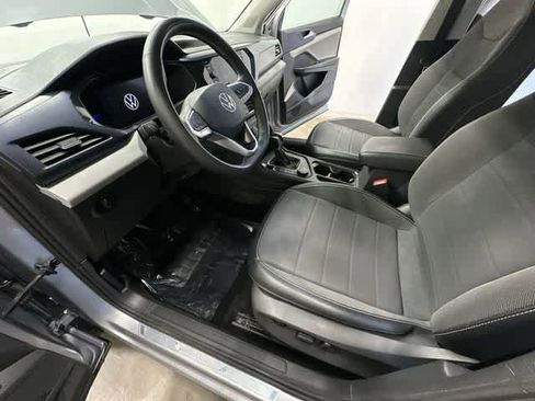Certified 2022 Volkswagen Taos SE image 16