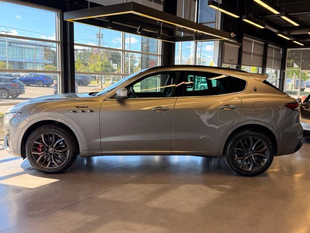 Used 2022 Maserati Levante Modena AWD/4WD image 2