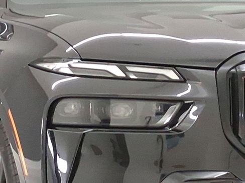 Certified 2025 BMW X7 xDrive40i w/ M Sport Package image 9