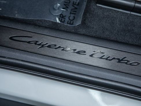 Used 2026 Porsche Cayenne Turbo AWD/4WD image 28