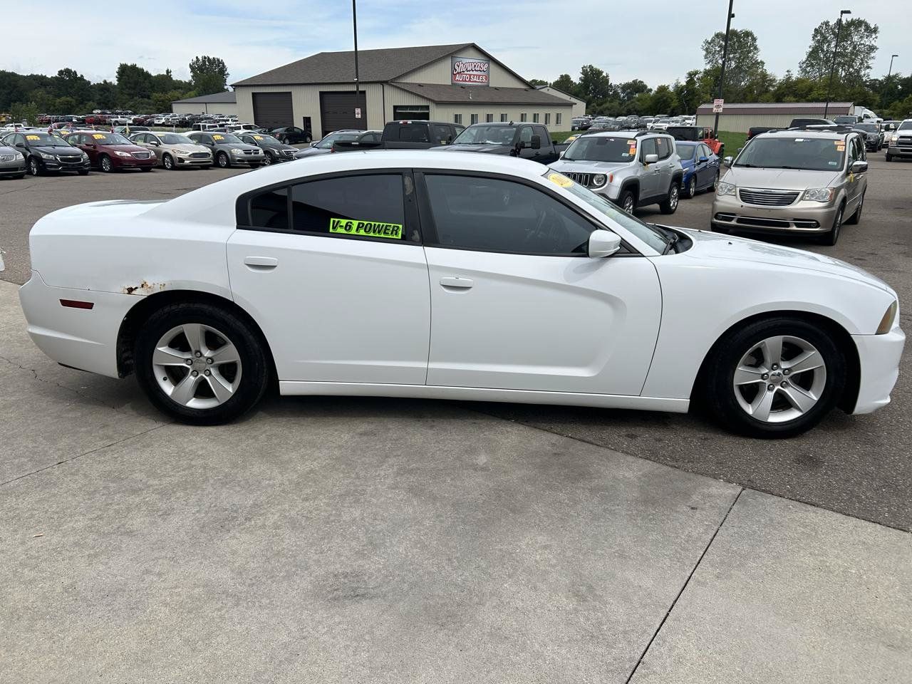 Used 2012 Dodge Charger SE RWD image 4