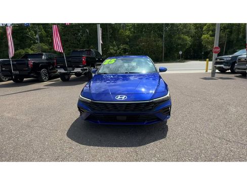 Used 2025 Hyundai Elantra SEL FWD image 7