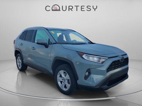 Used 2020 Toyota RAV4 XLE image 6