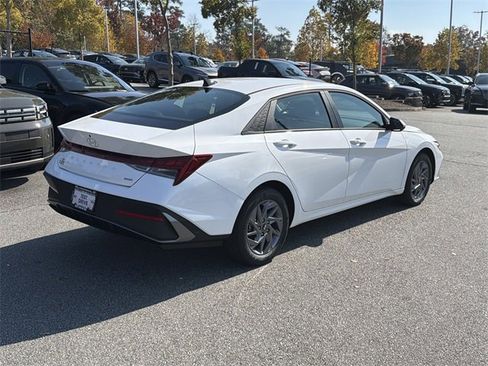 New 2026 Hyundai Elantra Blue image 7