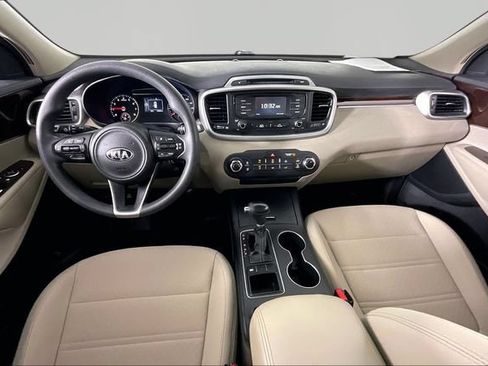 Used 2017 Kia Sorento LX FWD image 7