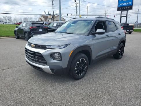 Used 2023 Chevrolet TrailBlazer LT w/ Convenience Package image 2