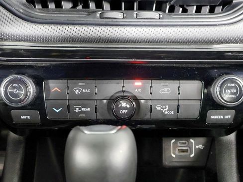 Used 2024 Jeep Compass Latitude w/ Convenience Group image 32