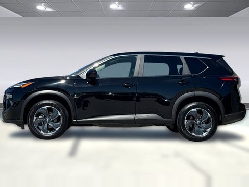 Used 2025 Nissan Rogue SV AWD/4WD image 2