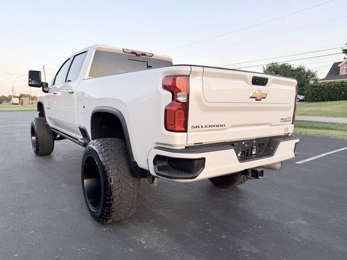Used 2022 Chevrolet Silverado 2500 High Country w/ Technology Package AWD/4WD image 4