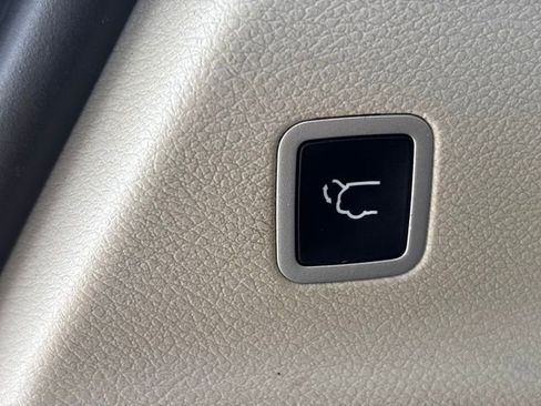 Used 2021 Chrysler Pacifica Touring-L image 30