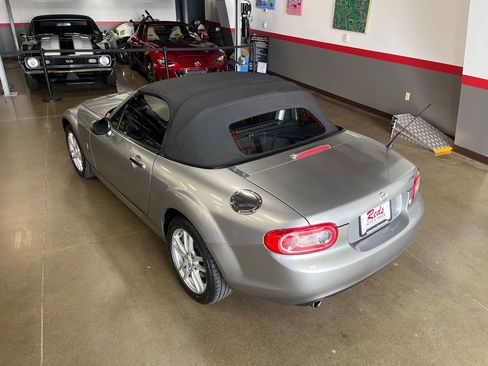 Used 2011 MAZDA MX-5 Miata Sport image 33