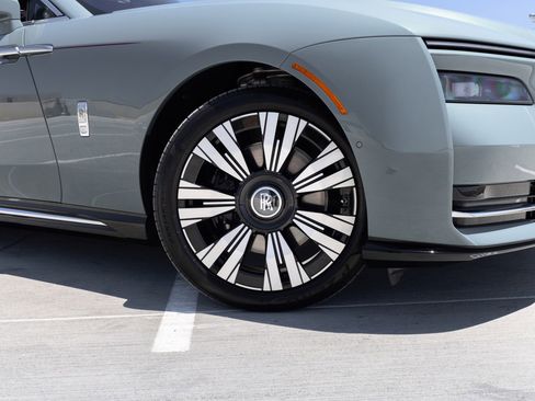 Used 2024 Rolls-Royce Spectre w/ Spectre Launch Package AWD/4WD image 17