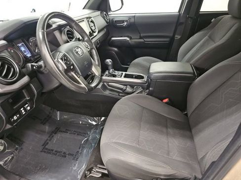 Used 2017 Toyota Tacoma TRD Off-Road image 14