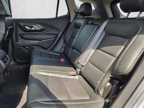 Used 2024 GMC Terrain SLT AWD/4WD image 18
