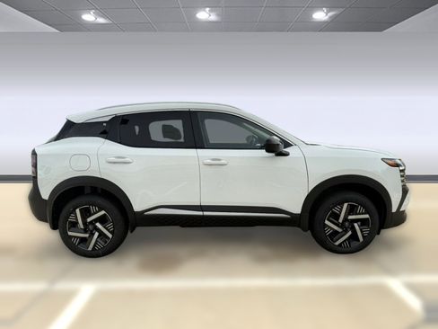 New 2026 Nissan Kicks SV image 7