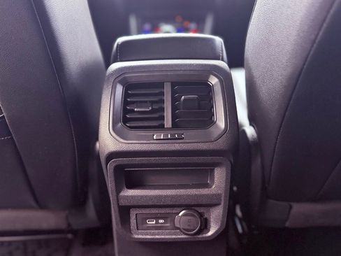 Used 2022 Volkswagen Tiguan SE R-Line image 32