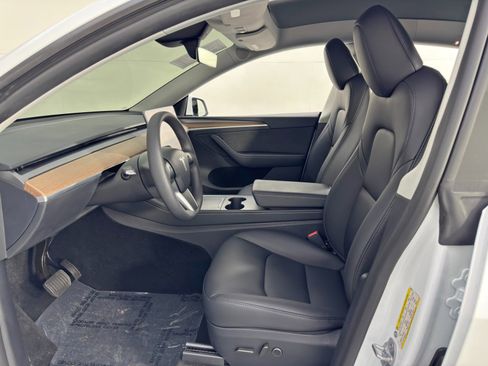 Used 2024 Tesla Model Y Long Range image 17