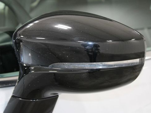 Used 2024 Chrysler Pacifica Touring-L image 14