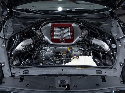 Used 2021 Nissan GT-R Premium AWD/4WD image 37