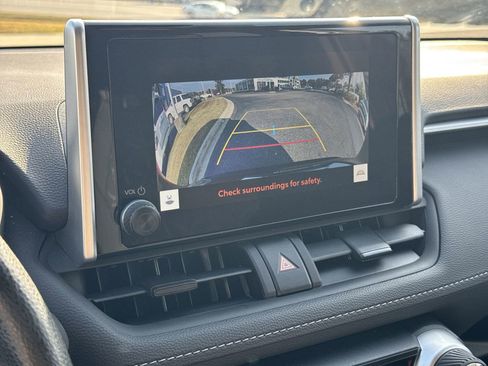 Used 2025 Toyota RAV4 XLE image 25