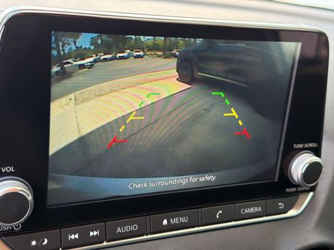 Used 2022 Nissan Sentra SV FWD image 23
