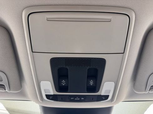 Used 2025 Honda Pilot Touring image 33