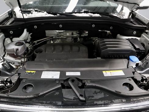 Used 2025 Volkswagen Atlas Cross Sport SE image 17