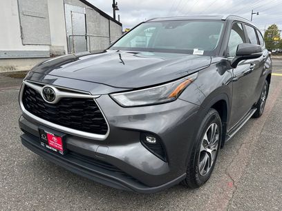 Used 2023 Toyota Highlander XLE