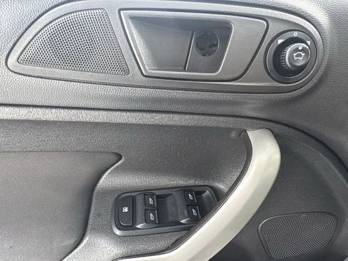 Used 2013 Ford Fiesta SE image 19