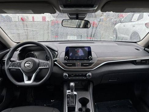 Used 2025 Nissan Altima 2.5 SV FWD image 31