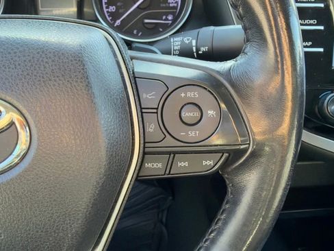 Used 2019 Toyota Camry SE FWD image 8