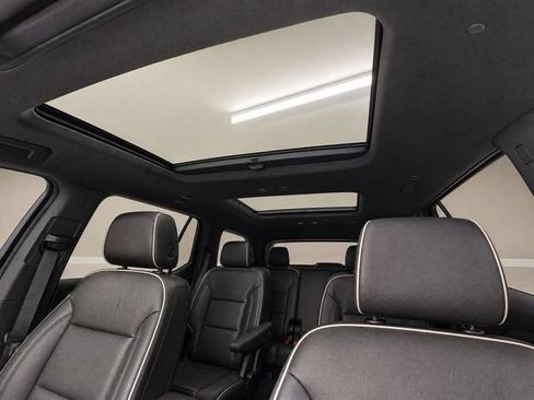 Used 2023 Chevrolet Traverse Premier w/ Redline Edition FWD image 15