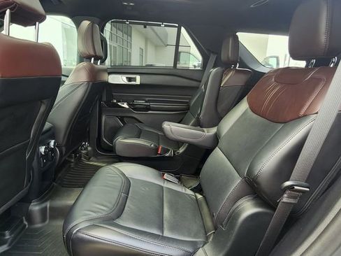 Used 2021 Ford Explorer Platinum w/ Equipment Group 601A AWD/4WD image 17