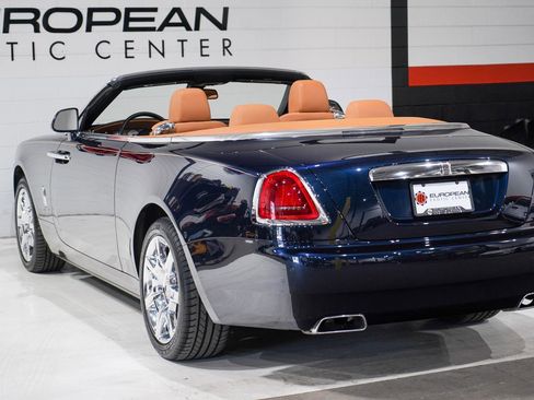 Used 2017 Rolls-Royce Dawn image 36