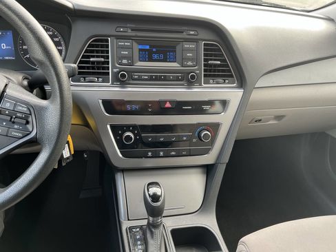 Used 2015 Hyundai Sonata SE FWD image 12