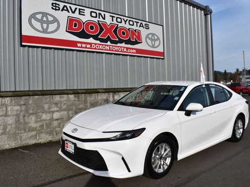 Certified 2025 Toyota Camry LE image 1