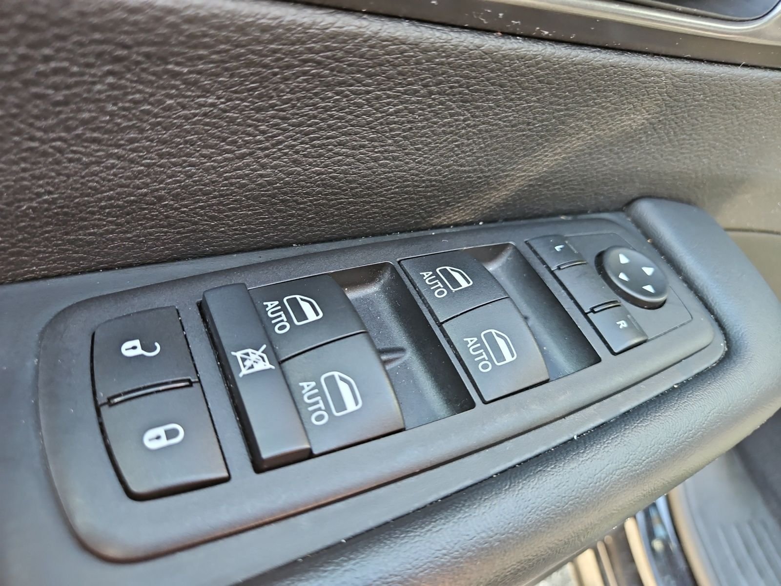 Used 2025 Chrysler Pacifica Select FWD image 22