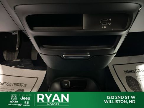 New 2026 Chrysler Pacifica Select AWD/4WD image 33